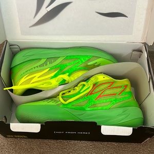 LaMelo (Melo) slime puma men’s size 8, indoor worn great condition. original box
